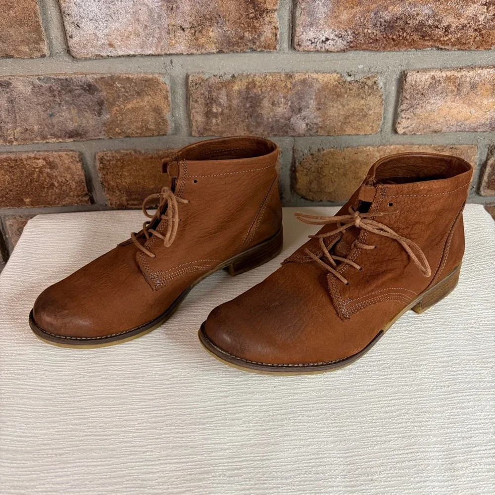 JOSEF SEIBEL Sienna Distressed Leather Ankle Bootie
